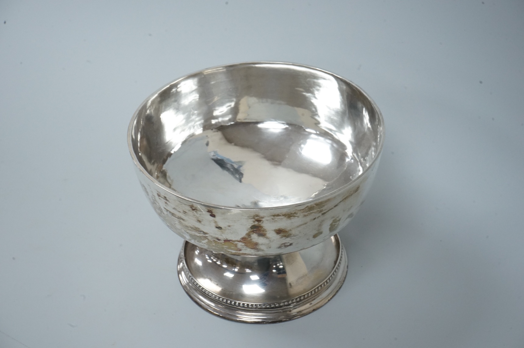 A George V Arts & Crafts silver pedestal bowl, by Nathan & Hayes, Chester, 1915, diameter 12.6cm, 9.2oz.